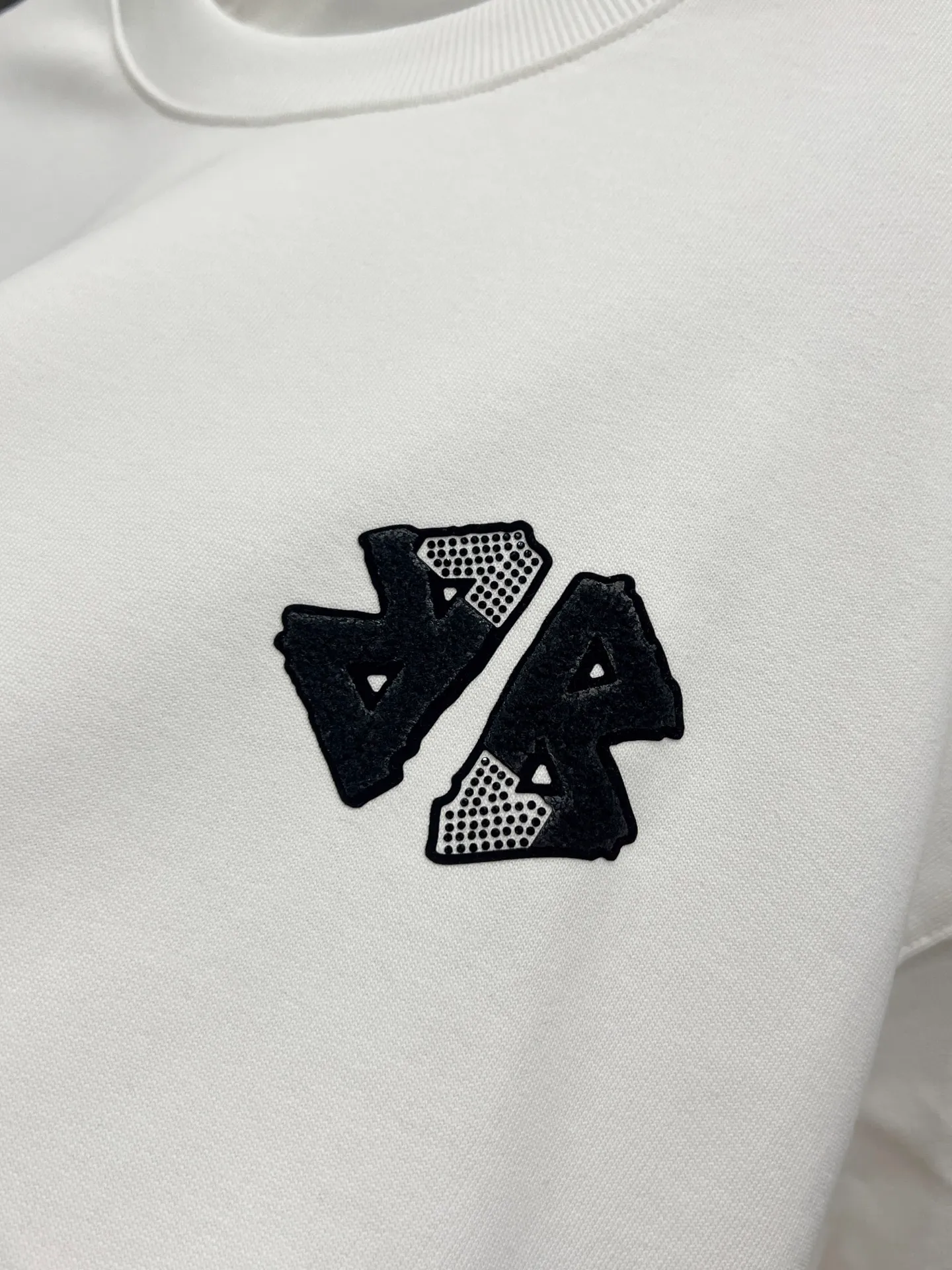 BAL Balenciaga 2026 Autumn and Winter New Arrival Round Neck Long Sleeve Sweatshirt Classic Lettering Diamond Technology Men's and Women's Same Style Loose Version S M L XL XXL Five Codes Color: Black White